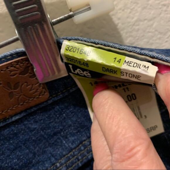 NEW Lee painter denim jean shorts. Size 14 medium color dark Stone. - Picture 6 of 6